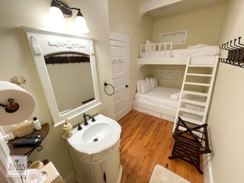 Bama Bed and Breakfast - Magnolia Family Suite Hotel in Northport