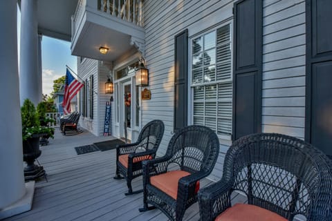 Bama Bed and Breakfast - Tusk Suite Hotel in Northport