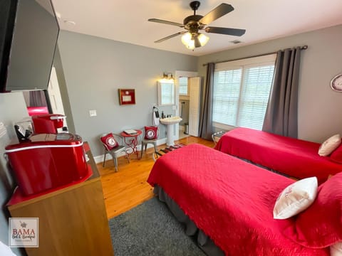 Bama Bed and Breakfast - Sweet Home Alabama Suite Hotel in Northport