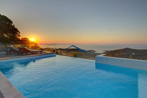 Pool view, Sea view, Swimming pool, Sunset, sunbed