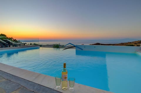 Pool view, Sea view, Swimming pool, Drinks