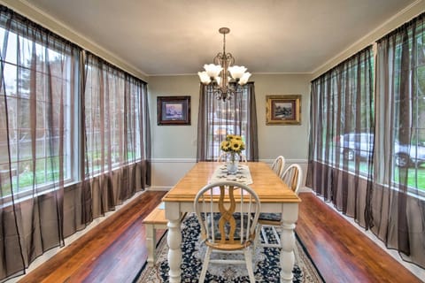 Updated Coos Bay Home about 2 Mi to Pacific Ocean House in Coos Bay