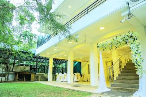 Property building, Facade/entrance, Garden, Banquet/Function facilities