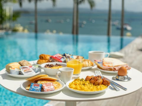 Pool view, Swimming pool, Breakfast