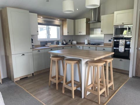 42 Woodland Walk Pevensey Bay Holiday Park sleeps 6 Chalet in Eastbourne