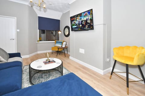 Communal lounge/ TV room, TV and multimedia, Living room, Seating area