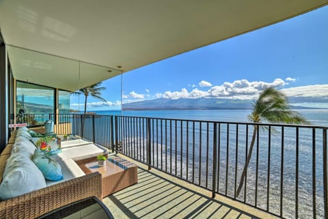 Luxurious Maui Getaway with Panoramic Ocean Views! Condominio in Maalaea