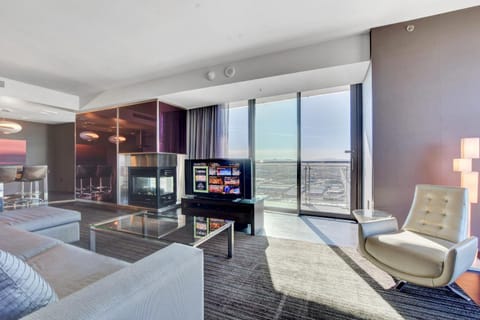 Private Luxury Panoramic Suite at Palms Place Apartment hotel in Paradise