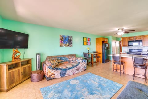 Oceanfront Condo with Pool and Grills in Molokai! Apartment in Molokai