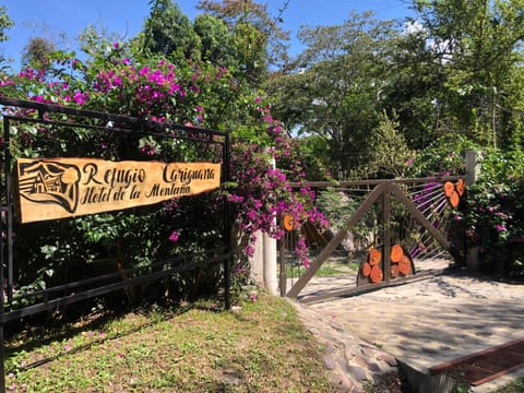 Facade/entrance, Logo/Certificate/Sign, Street view