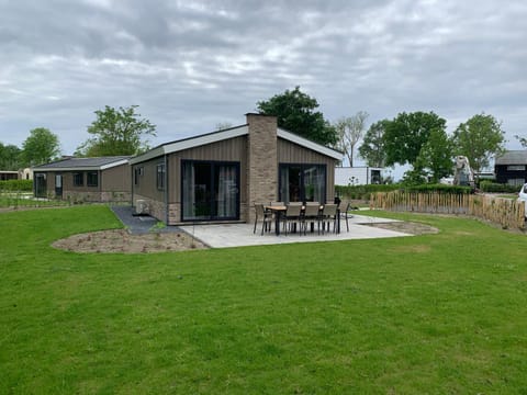 Nieuw! 6-persoons chalet aan het Veluwemeer dichtbij Harderwijk, Amersfoort en Zwolle Chalet in Biddinghuizen