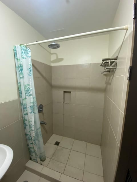 Shower, Toilet