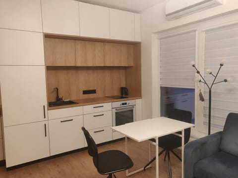 Kitchen or kitchenette, Dining area, Communal kitchen