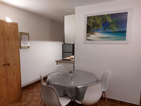 Saint Cyprien - Appart - Piscine-Mer Apartment in Saint-Cyprien