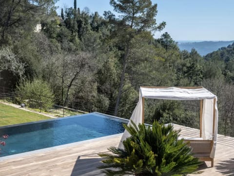 View (from property/room), Pool view, Sea view