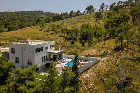 Luxe villa with pool, jacuzzi, and sauna Villa in Split-Dalmatia County