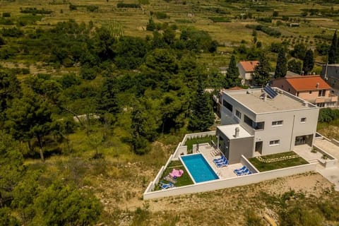 Luxe villa with pool, jacuzzi, and sauna Villa in Split-Dalmatia County