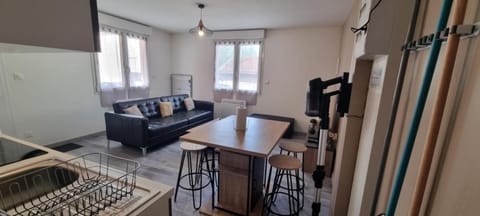 Agréable maisonnette à proximité du centre-ville Apartment in Oyonnax