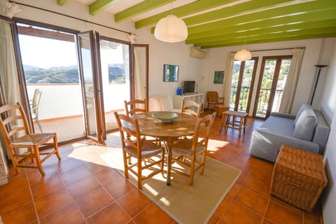 La Fuente APT6, Frigiliana Amazing 2 bedroom Family Apartment with views, Padel Court and 2 Pools HansOnHoliday Rentals Apartment in Frigiliana