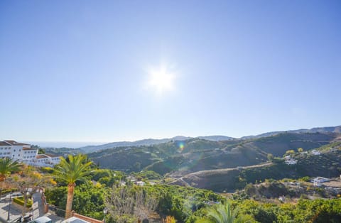 La Fuente APT6, Frigiliana Amazing 2 bedroom Family Apartment with views, Padel Court and 2 Pools HansOnHoliday Rentals Apartment in Frigiliana