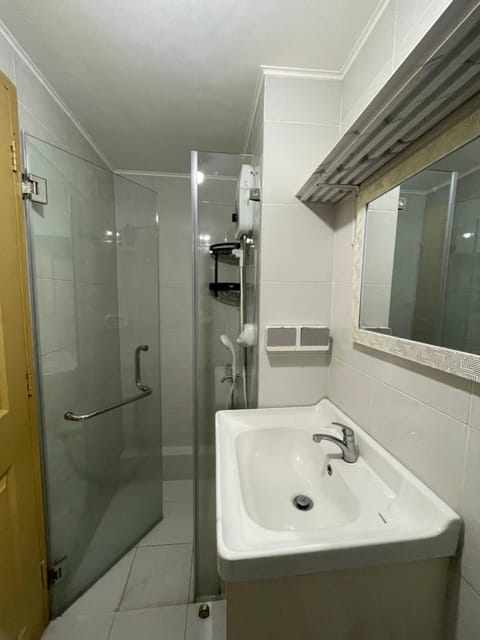 Szedeli Condo unit rental 3 Hotel in Iloilo City