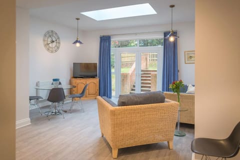 Ravelston Grange - stylish, spacious garden flat Apartment in Eastbourne