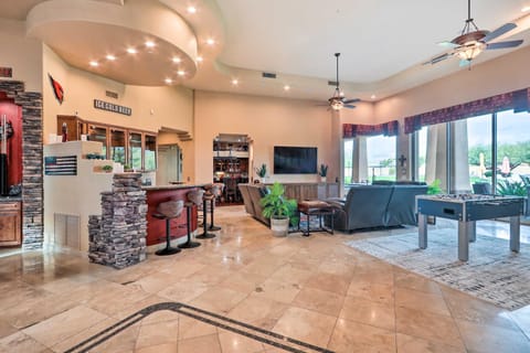Lavish Estate with Sports Court and Home Theater! House in Scottsdale