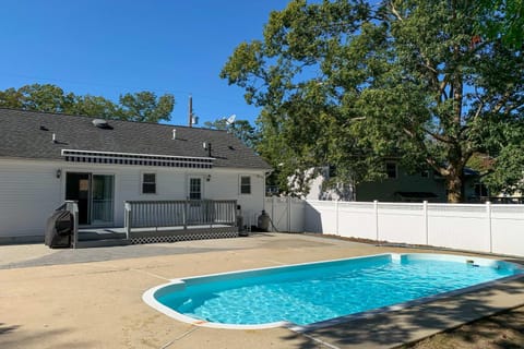 Charming Somers Point House with Private Pool! Haus in Somers Point