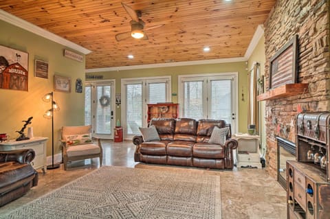 Dog-Friendly Family Home Steps to Norris Lake House in Norris Lake
