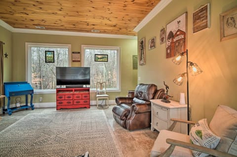 Dog-Friendly Family Home Steps to Norris Lake House in Norris Lake