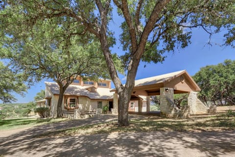 Regal Riverfront Retreat House in Lake Travis