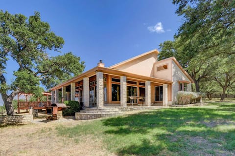 Regal Riverfront Retreat House in Lake Travis