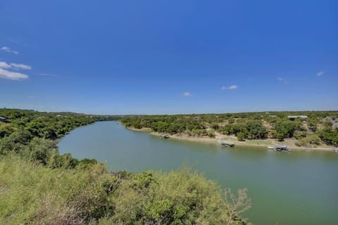 Regal Riverfront Retreat House in Lake Travis