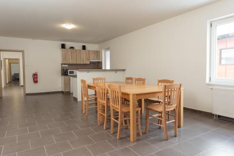 Kitchen or kitchenette, Dining area, Communal kitchen