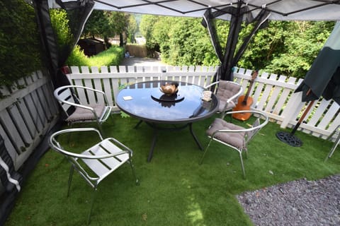 Property building, Patio, Balcony/Terrace, Garden view