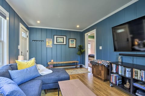 Renovated Carrboro House with Deck and Fire Pit! House in Carrboro