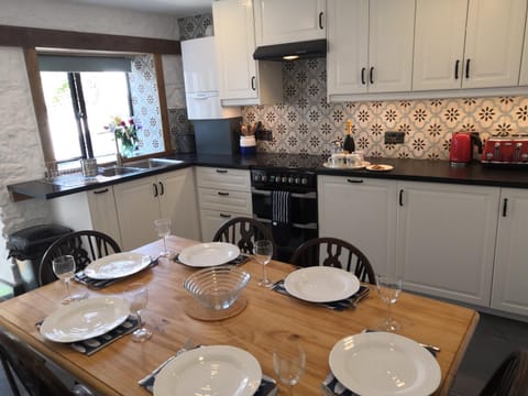 Dining area, kitchen