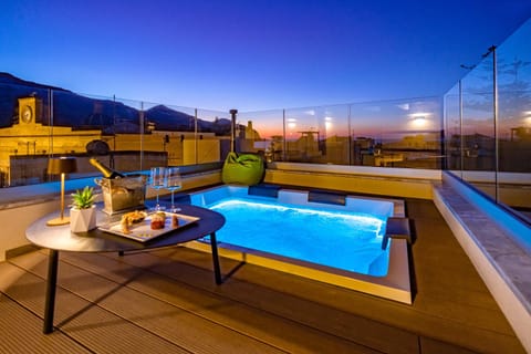 Night, Natural landscape, Hot Tub, Hot Tub, View (from property/room), Balcony/Terrace, Mountain view, Pool view, Swimming pool, Sunrise, Sunset