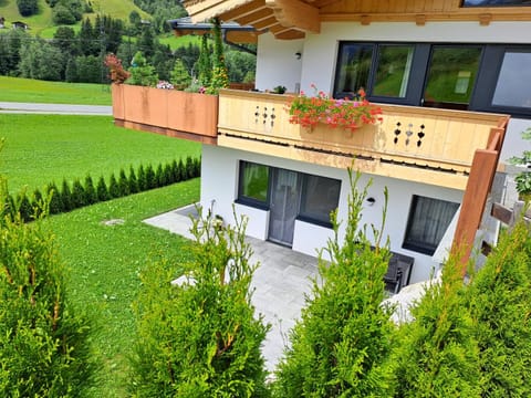 Property building, Garden, Balcony/Terrace, Garden view