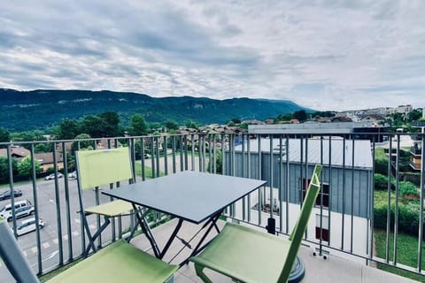 Property building, Balcony/Terrace, Mountain view