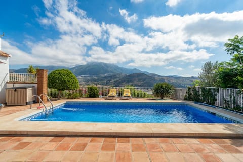 Rosana Lake Vinuela Villa in Axarquía