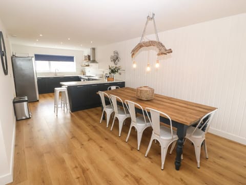 Beachfront Apartment Condo in Pwllheli