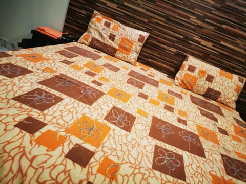Couples Friendly Guest House Karachi Bed and Breakfast in Karachi