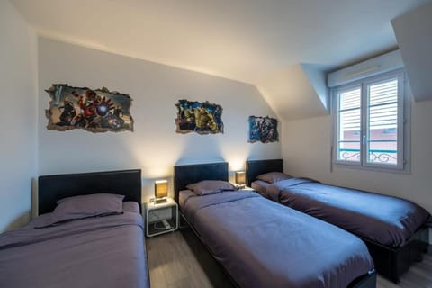 Disney Avengers Home Apartment in Magny-le-Hongre