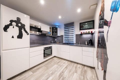 Disney Avengers Home Apartment in Magny-le-Hongre