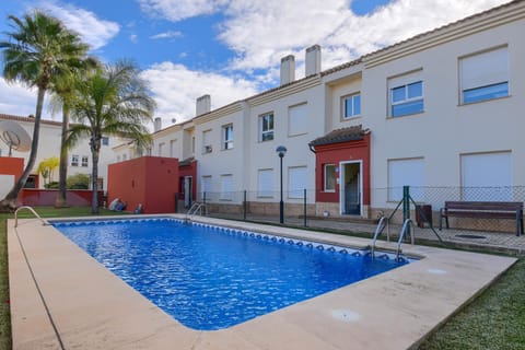 Facade/entrance, Swimming pool