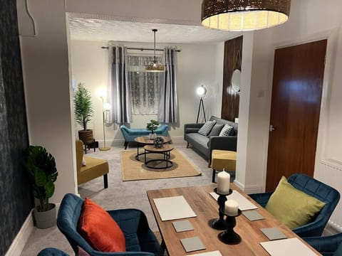 Living room, Seating area