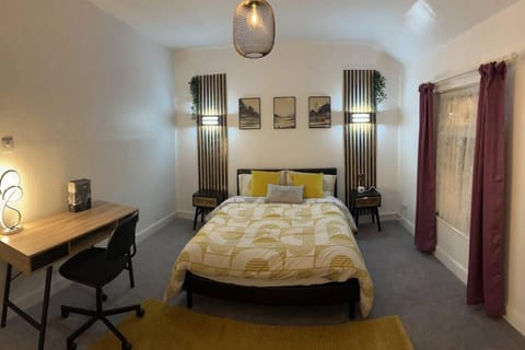 Bed, Photo of the whole room, Bedroom