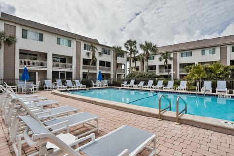 Four Winds Oceanfront Condo Maison in Crescent Beach