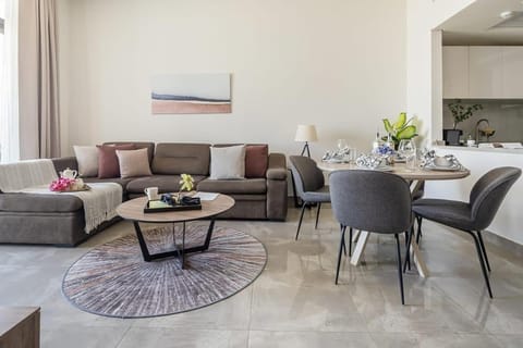 Frank Porter - Majestique Residence 2 Apartment in Dubai